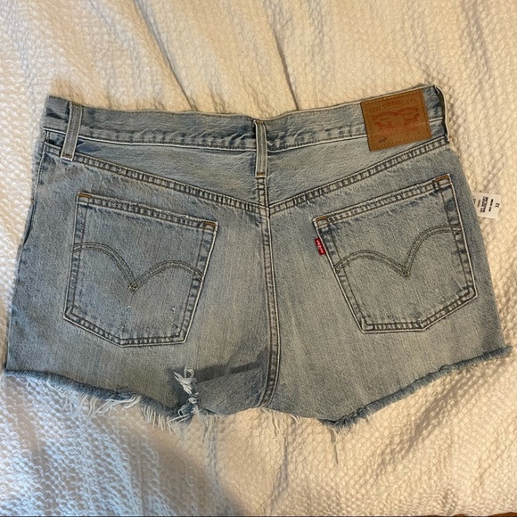 Aritzia x Levi’s Denim Shorts - Picture 4 of 5